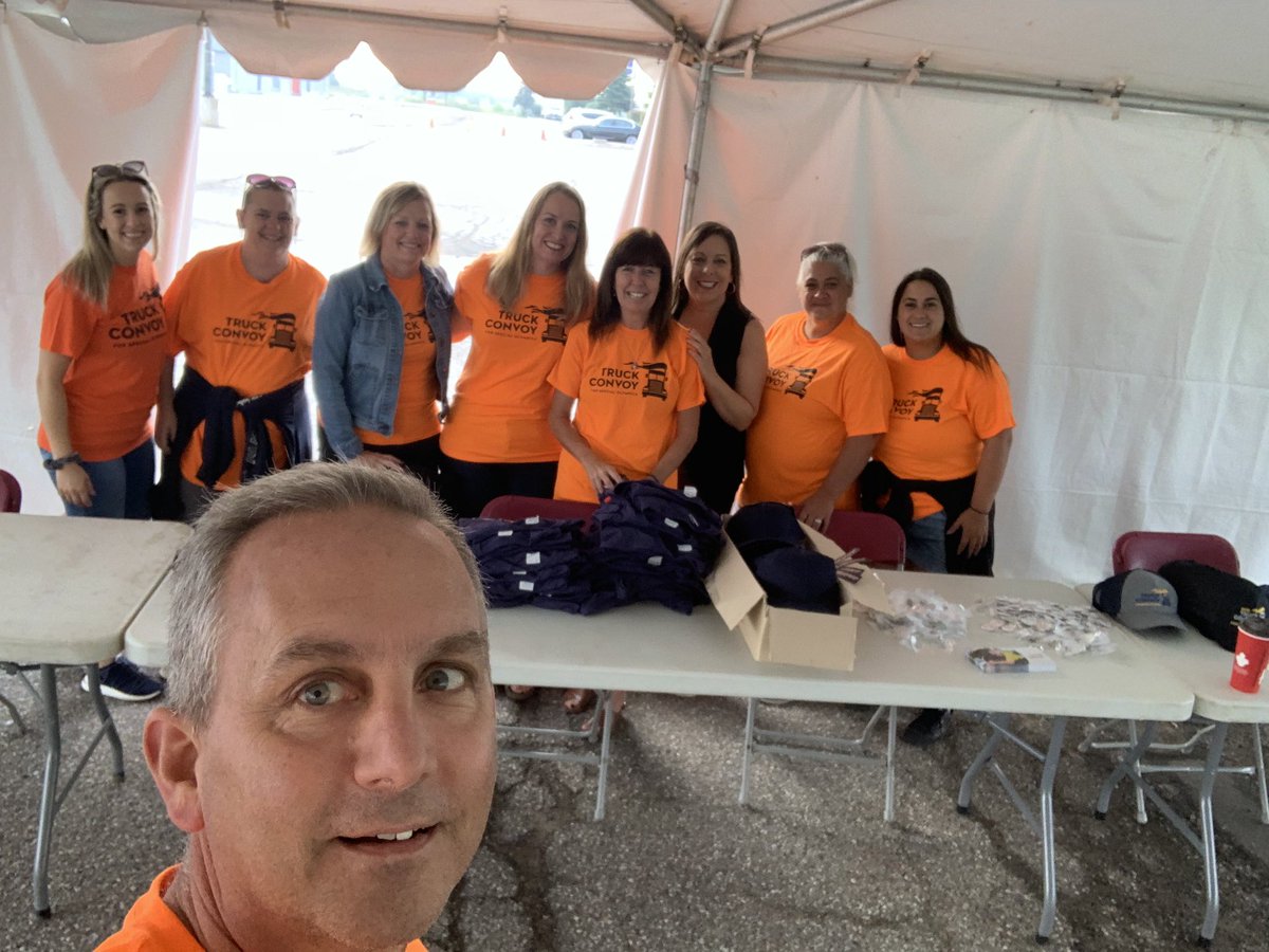 LETRPeel's tweet photo. Registration Desk Volunteers all ready! GTA Truck Convoy in support of @SOOntario #BigRigs #BigHearts #BigResults https://t.co/ltn6VBn6wN