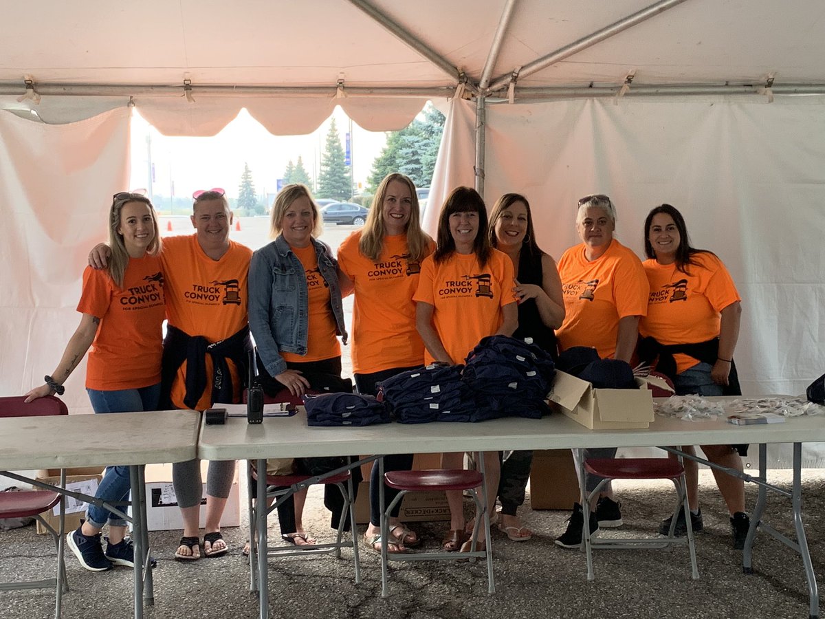 LETRPeel's tweet photo. Registration Desk Volunteers all ready! GTA Truck Convoy in support of @SOOntario #BigRigs #BigHearts #BigResults https://t.co/ltn6VBn6wN