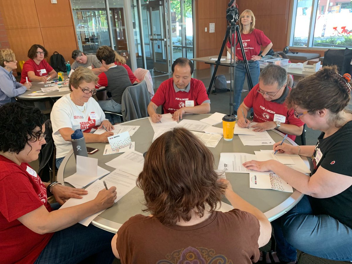 ladybug_house's tweet photo. What a fantastic bunch of people! @seattleu helped us write hundreds of thank you cards to send out. We even got an offer from someone who wanted to write cards for us every month 🤩 thank you!!
#seattleu #serviceday #ladybughouse #volunteers #servelocal #seattle https://t.co/wqL2tUX7UR