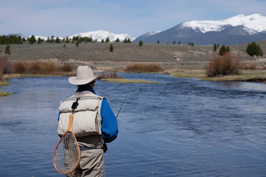 Meeratweets's tweet photo. Remember when conservatives were conservationists? This #Montana #flyfisherman does &amp; wants those days to return. Another from my #FindingMiddleGround series for @insideclimate. @PrincetonPEI @sejorg #CoveringClimateNow https://t.co/kAFU5qNxCo https://t.co/cuSGQfKbtB