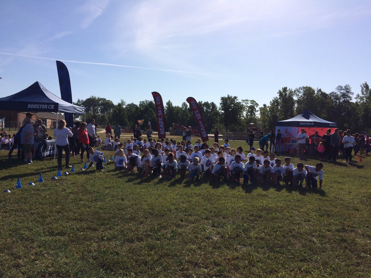 MrsFranks3rd's tweet photo. Boosterthon fun run @conwayelemsch!!! Cougars ran together and supported each other- the ones that finished started a high-five chain to encourage others that were still running! #onefamily #thirdgraderocks #conwayleaders https://t.co/kqdZMUtLXP