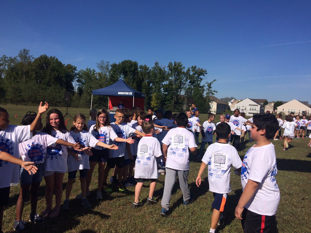 MrsFranks3rd's tweet photo. Boosterthon fun run @conwayelemsch!!! Cougars ran together and supported each other- the ones that finished started a high-five chain to encourage others that were still running! #onefamily #thirdgraderocks #conwayleaders https://t.co/kqdZMUtLXP