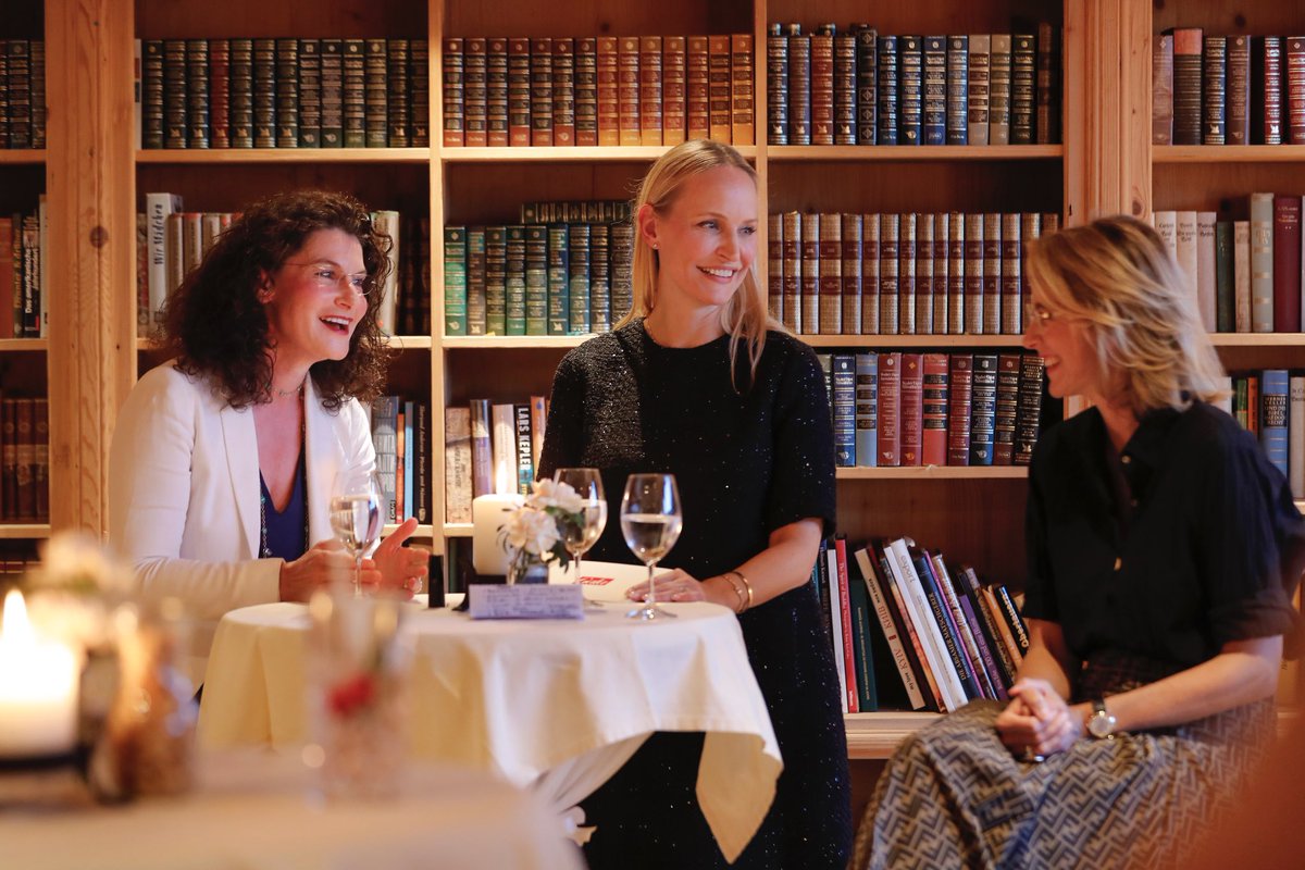 TMuellerDouglas's tweet photo. Tolles Gespräch mit Julia Jäckel und Anne Meyer Minnemann zum Thema #CHANGE Management beim #galaexcellent Club! #gala ⁦@gala⁩ https://t.co/LrQ6xmyn0C