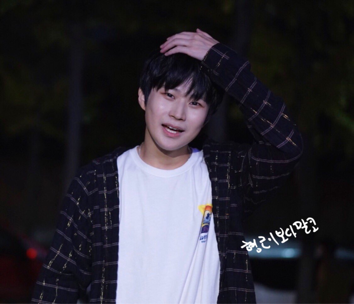 M_than_H's tweet photo. [Preview] 190921 정이마을 행복콘서트

미니팬미팅 💕
조명 꺼지니까 초록초록해져서 놀랐어 😆

#열혈남아 #HBY 
#마르코 #marco #이형근 https://t.co/PHhvaSseZs