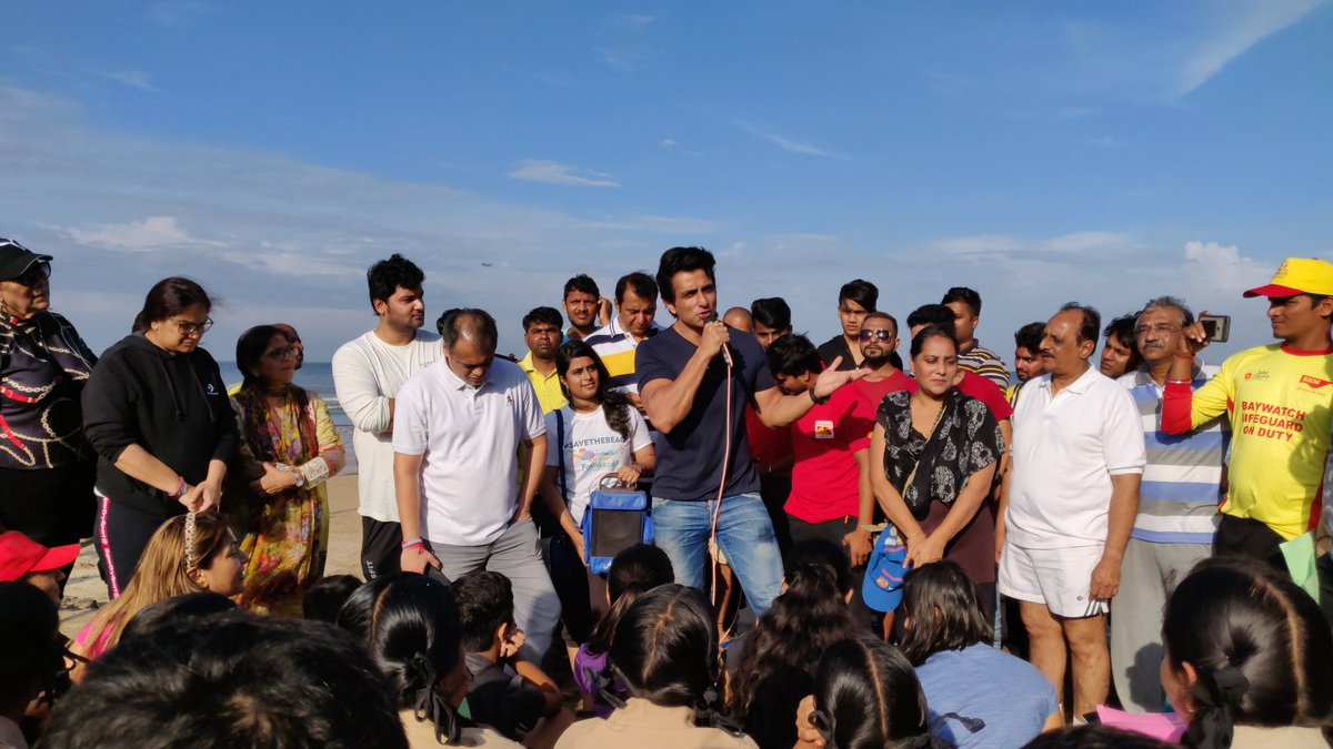 renu_hansraj's tweet photo. I wish to thank Shri @SonuSood Ji, brand ambassador of the #FitIndiaMovement who participated in our #SevaSaptah program today
#WorldCleanUpDay2019
You motivated children abt our #Mission for #ZeroGarbage n pledged to spread awareness abt it.
God bless u Sir🙏
#WorldCleanupDay https://t.co/wCwgTjJHuD