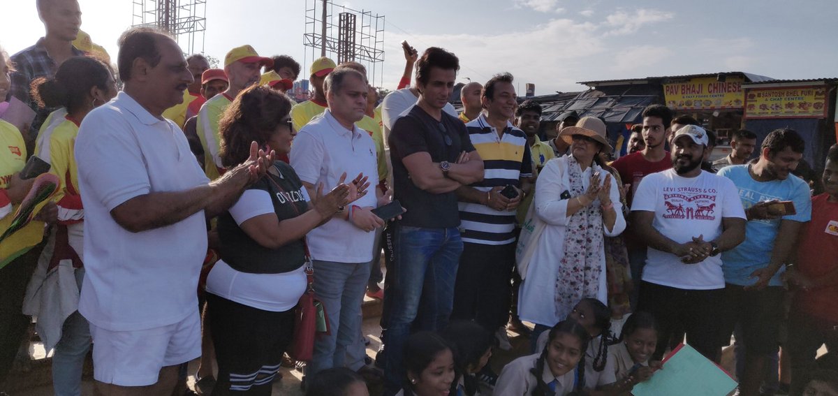 renu_hansraj's tweet photo. I wish to thank Shri @SonuSood Ji, brand ambassador of the #FitIndiaMovement who participated in our #SevaSaptah program today
#WorldCleanUpDay2019
You motivated children abt our #Mission for #ZeroGarbage n pledged to spread awareness abt it.
God bless u Sir🙏
#WorldCleanupDay https://t.co/wCwgTjJHuD