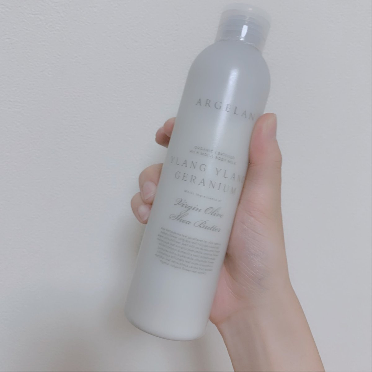 宇田 最近のボディケアはアルジェランのボディミルク スッとのびてべたつかない使用感 香りは三種類 無香料があって 今日は イランイランとゼラニウムのフローラルアロマに 気分によって変えています 香り自体は翌朝にまでは持ち越さないので夜塗っても 宇田 最近のボディケアはアルジェランのボディミルク スッとのびてべたつかない使用感 香りは三種類 無香料があって 今日は イランイランとゼラニウムのフローラルアロマに 気分によって変えています 香り自体は翌朝にまでは持ち越さないので夜塗っても