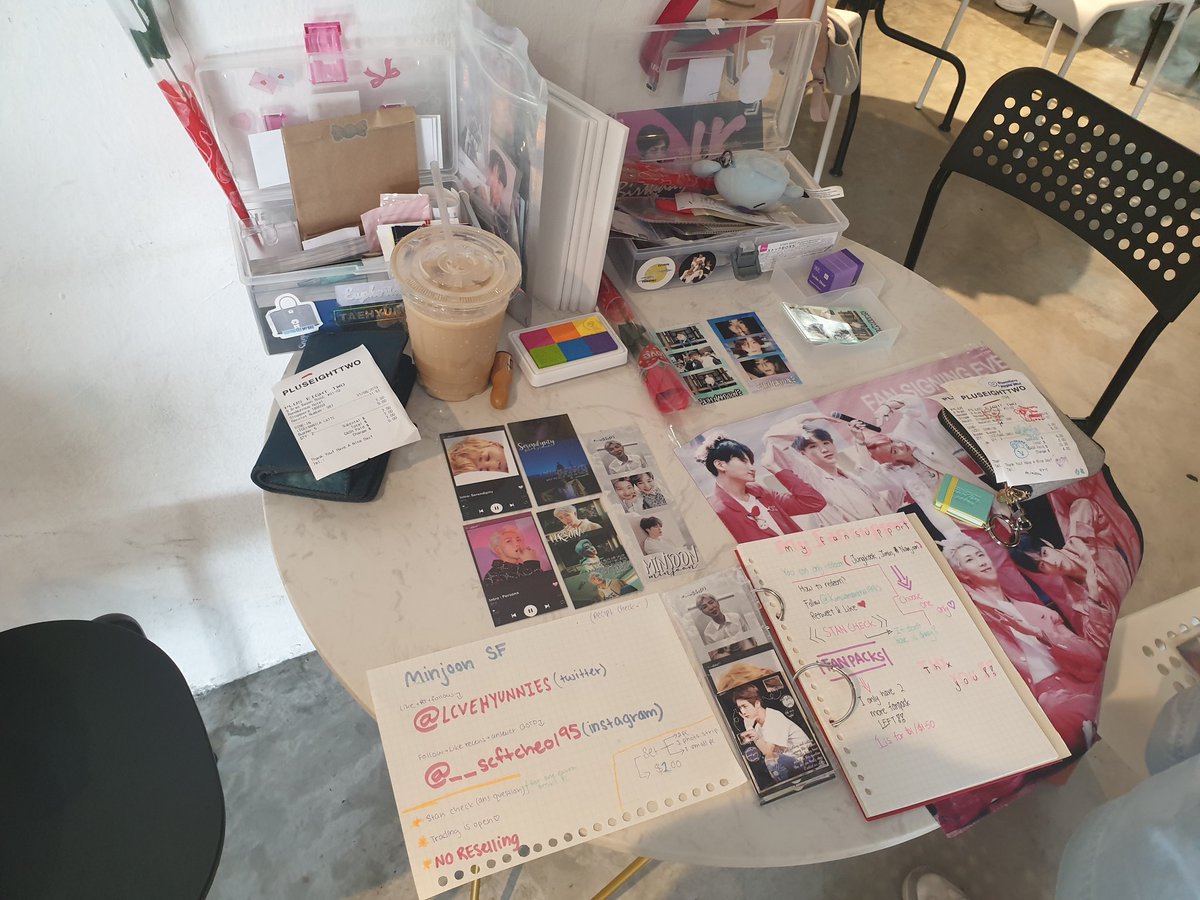 lcvehyunnies's tweet photo. The display was so pretty ! Thanks for this wonderful royal event(and the flower ๐๐). I absolutely love the cup sleeves, pins and those fanarts โค๐ซ
#etherealprince
#KNJxPJM
(@princeminjoon ) ๐๐น https://t.co/X1qtz4Epmu