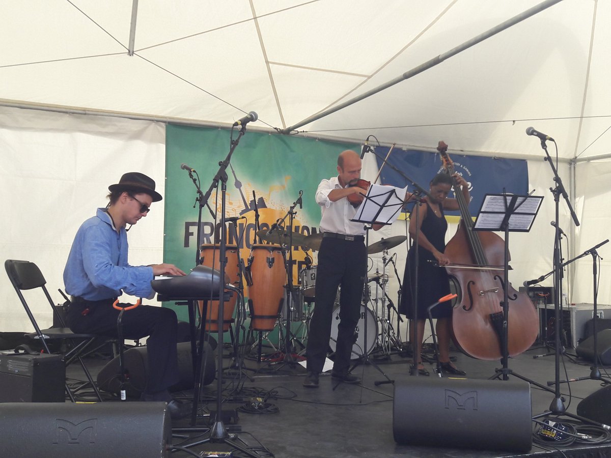 FEFToronto's tweet photo. Merci à tous nos Artistes et Bénévoles pour cette 1ere journée de Concerts gratuits à la #Distillery pour ce 14eme Festival de Francophonie en fête.
Retrouvez tout le programme ici https://t.co/sxV55fZA5I du 20 au 29 septembre.
On vous attends aujourd'hui Samedi dés 12h.
#FEF2019 https://t.co/nOrAZRKKgs
