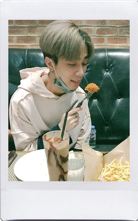 SB19Official's tweet photo. 🍕🍗🍟 

#SB19 #SB19_JOSH #SB19_SEJUN https://t.co/mSabI6AJZT