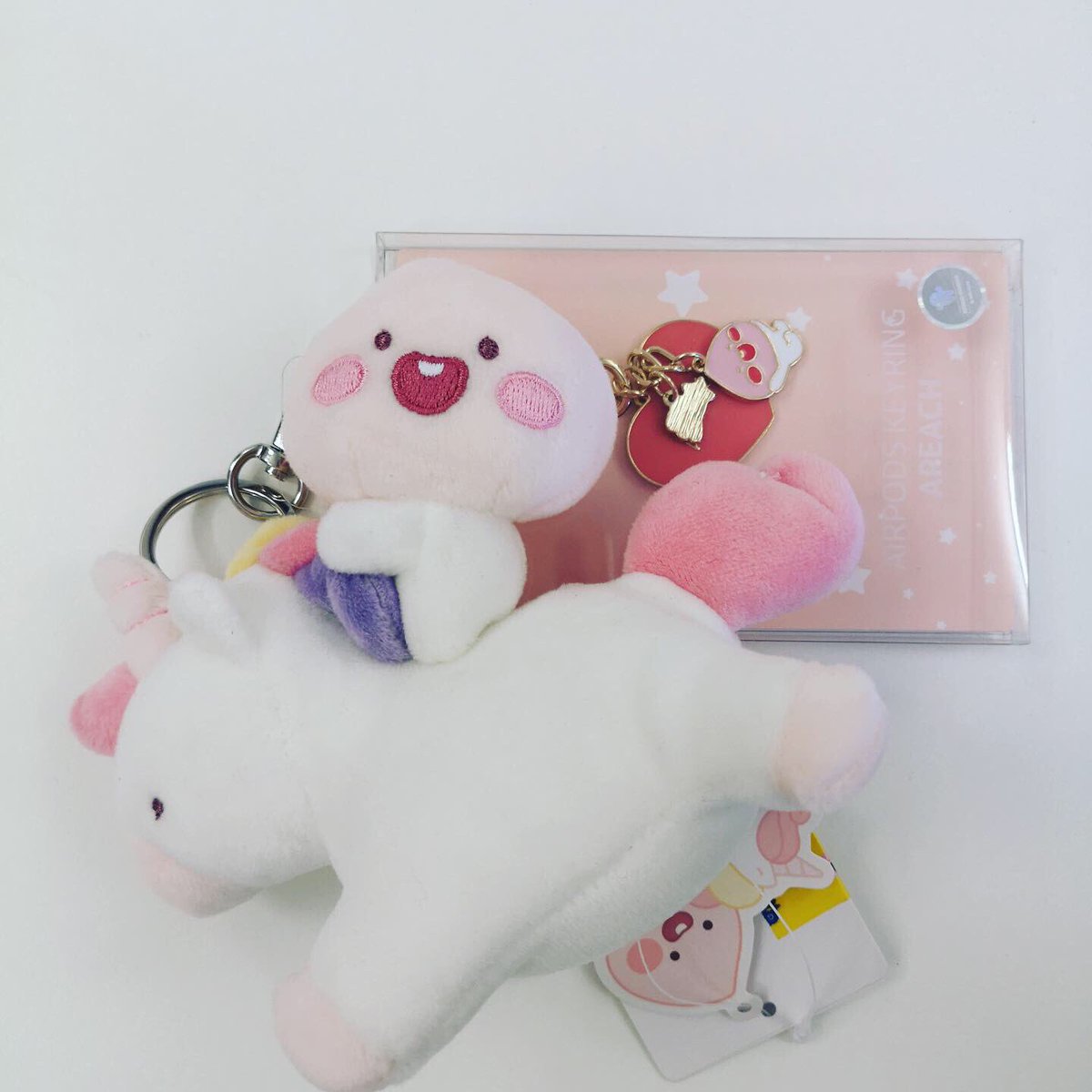 FingerHeartFest's tweet photo. Dear Finger Heart Festival Lovers, our artists sent us various exclusive K-Pop Merchandise items such as hand signed CDs, tumblers,  books and much much more! Check out our  latest post on Instagram for more information or follow this link https://t.co/SKnc3xMYCM 😍💜 https://t.co/C0Jz6mw7sV