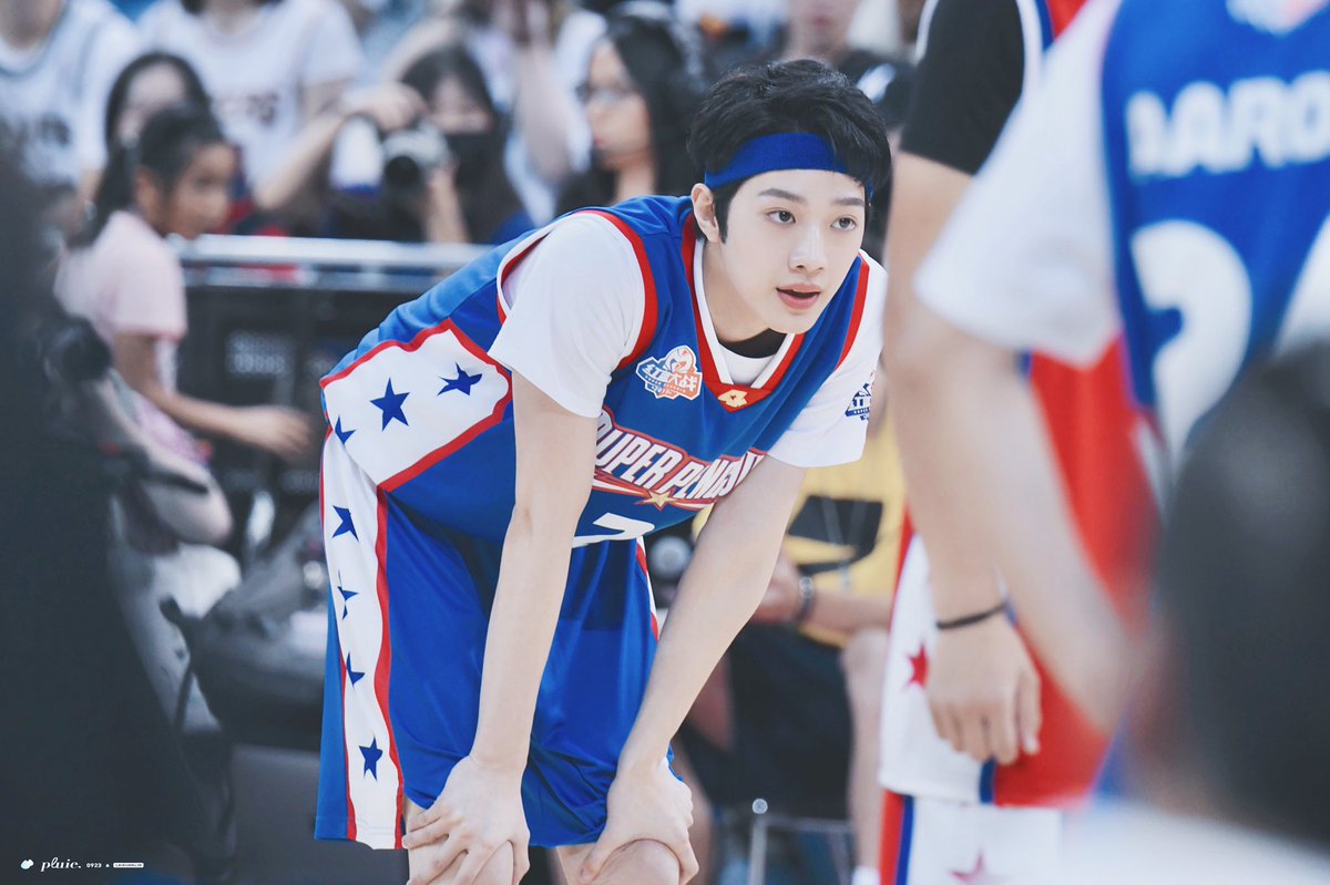 pluie0923's tweet photo. 190921 超级企鹅联盟红蓝大战

#라이관린 #賴冠霖 #LaiKuanlin https://t.co/7Rrvxk5Spo
