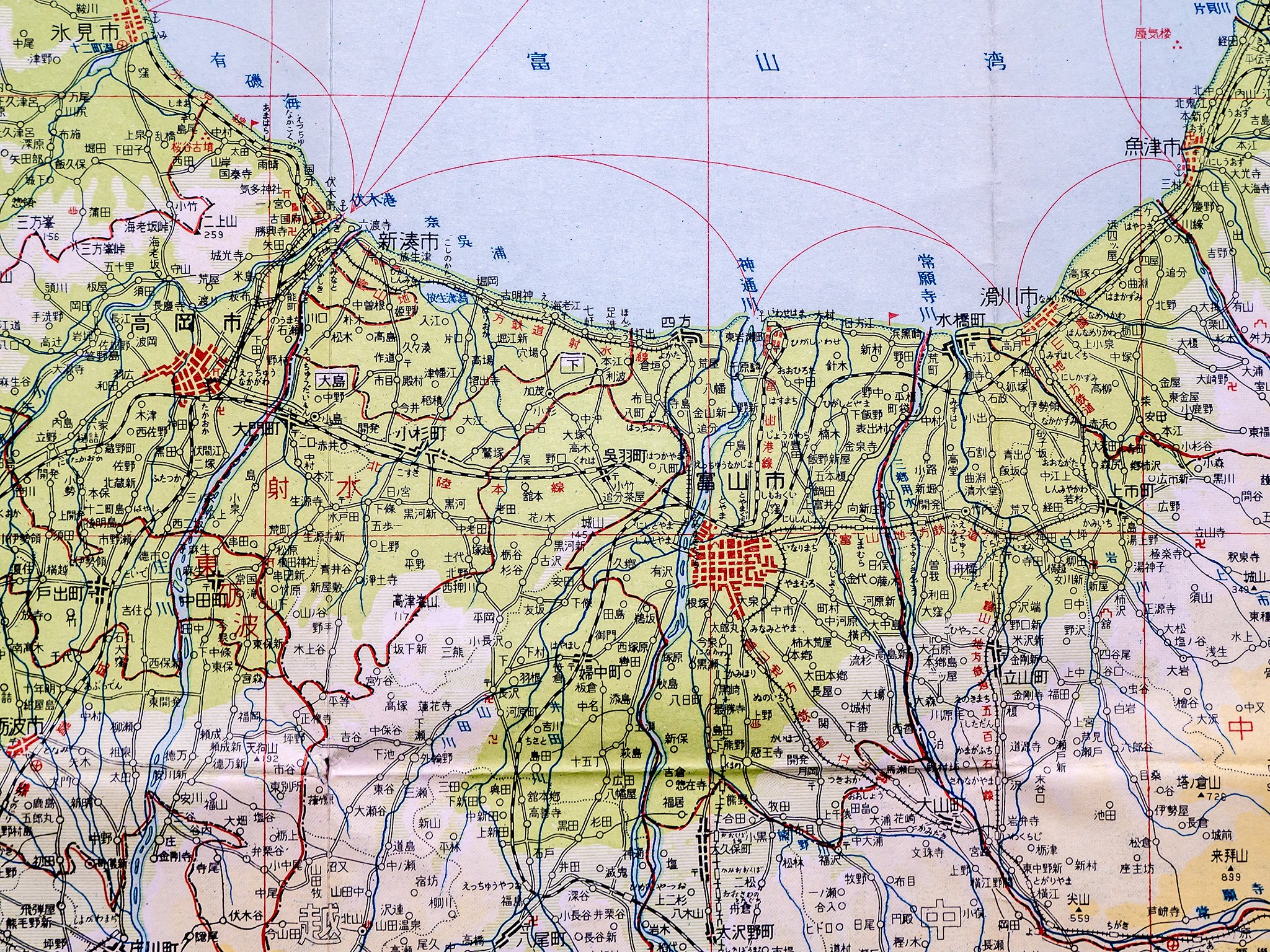 あたりめし 1960年代前半頃の富山県の地図 その1 表面 1枚目は全体 2枚目は西部 3枚目は東部 4枚目は中央部 呉羽町の富山市への吸収合併前 かつ 小矢部市 石動町 砺中町 の誕生後なので 1962 1965年頃のものと思われます T Co