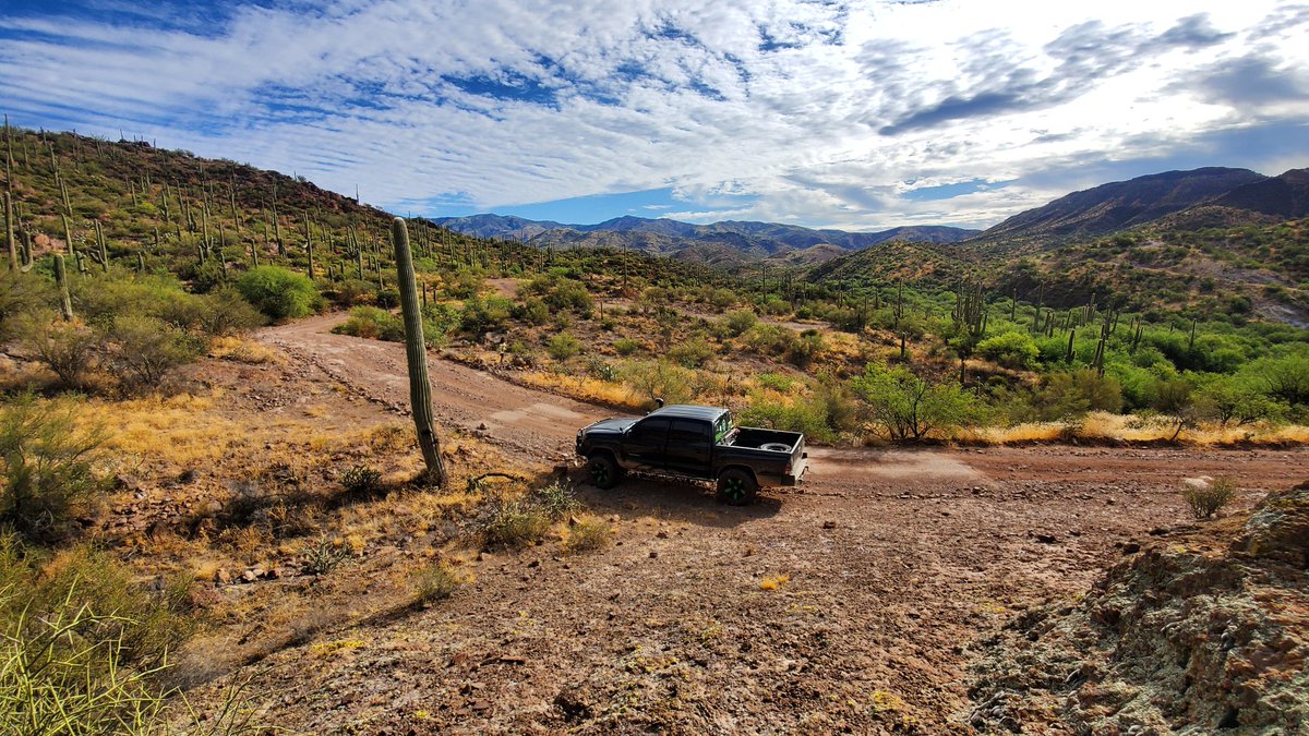 xploring_trails's tweet photo. Views for miles! We had to jump out the truck and hike up a hill to take in all of those beautiful nature vibes! #desert #weekendwarriors #weekendvibes #montanamountainloop #arizonasky #arizona https://t.co/LCsN7prHFM