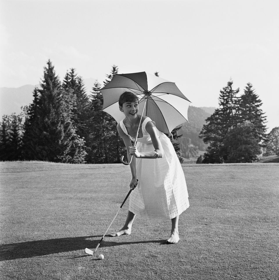Audrey Hepburn photographed by Hans Gerber playing golf in Bürgenstock, Switzerland, 1954 #MiniatureGolfDay