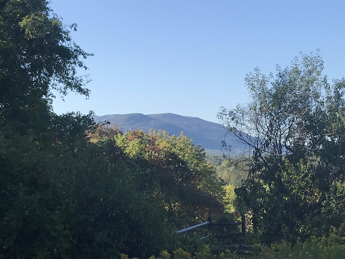JBWeber4's tweet photo. What beautiful autumn morning in the Green Mountains. So cool and peaceful. 51F when we arrived last night and 57F when I woke-up. Sometime you just have awe at nature’s wonder. #grateful #restweekend #ilovevt https://t.co/ZGEI84PbO1
