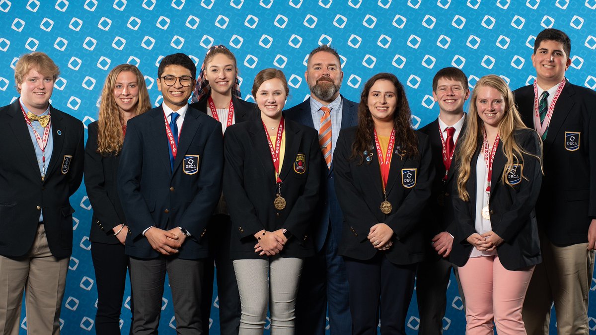DECAInc's tweet photo. Who doesn't love scholarships?! The 2019-2020 scholarship portal is now open and accepting applications. https://t.co/Tyx28CjUXJ https://t.co/hrUz8AKnTo