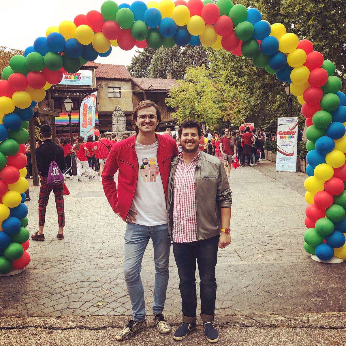 fedeariasp's tweet photo. 🏳️‍🌈 Celebrando la diversidad, la familia, orgullosos de Madrid y de amar a quien amamos 🏳️‍🌈 ¡Maravilloso día gracias a @jnglobalproject @patraccionesmad @GayDayOficial 👕 Look @xoanviqueira 💖 #gayday #gaydays #gayday2019 https://t.co/YetvGioVTI
