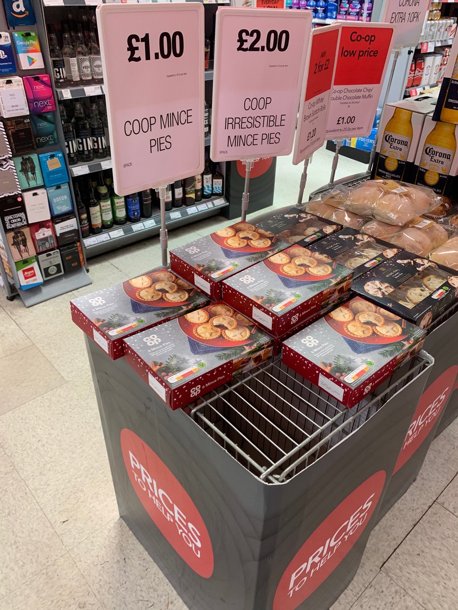 samjnolan's tweet photo. 22 degrees, back from a long dog walk and planning a BBQ, oh and does anyone fancy a Mince Pie #ABitSoon https://t.co/ewxrM1p6QF