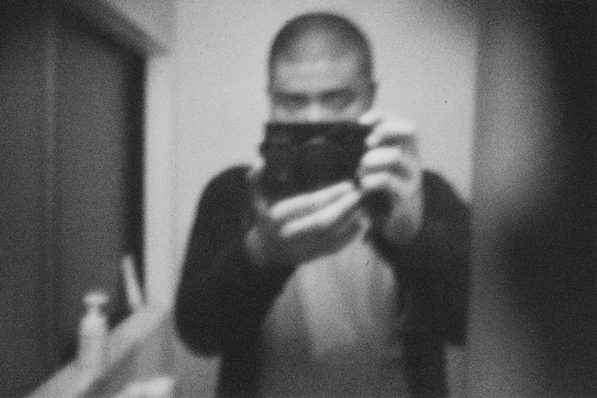 Kanki_Tsunemura's tweet photo. Pinhole lens world.

X-pro2+Self Made Pinhole Lens.

#selfies #fujifilm_xseries #pinholelens #monochrome https://t.co/5qb76SW17S
