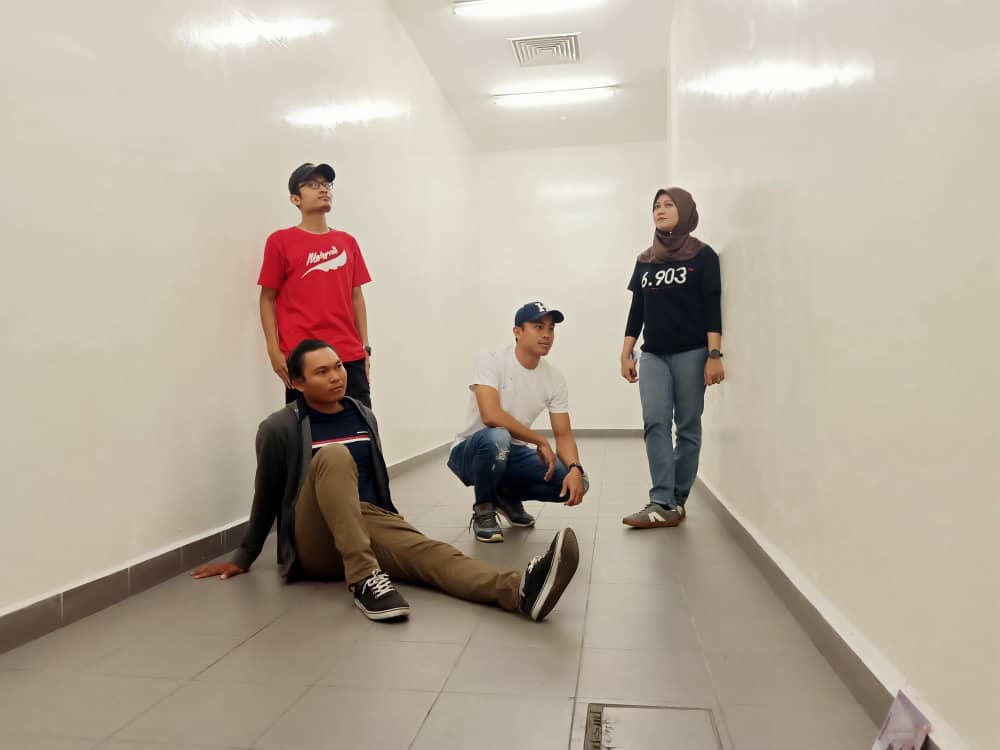 Keterkaitan keterikatan...
Tengah denger lagu apa tuh sahabat?

<a href="/NOAH_ID/">NOAH</a> <a href="/R_besar/">Ariel Noah</a>