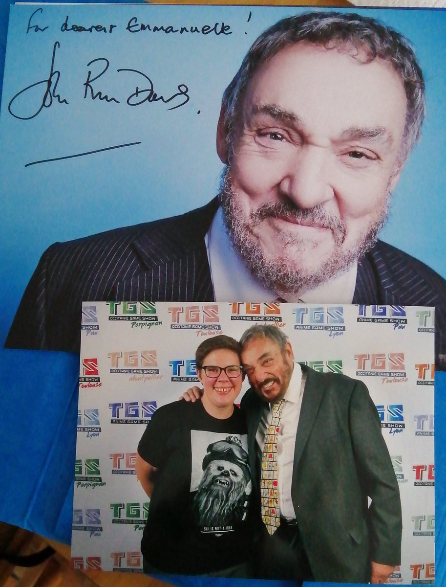 Qujannamiik's tweet photo. John Rhys Davies is one beautiful human being!! So funny and with such a good heart. Asking if he can hug you and being all awesome and everything.
He tickled me behind my ear to get me to laugh in our picture 😭
Love him!!! 🥰
#TGSLyon https://t.co/XzP1iZSRcC