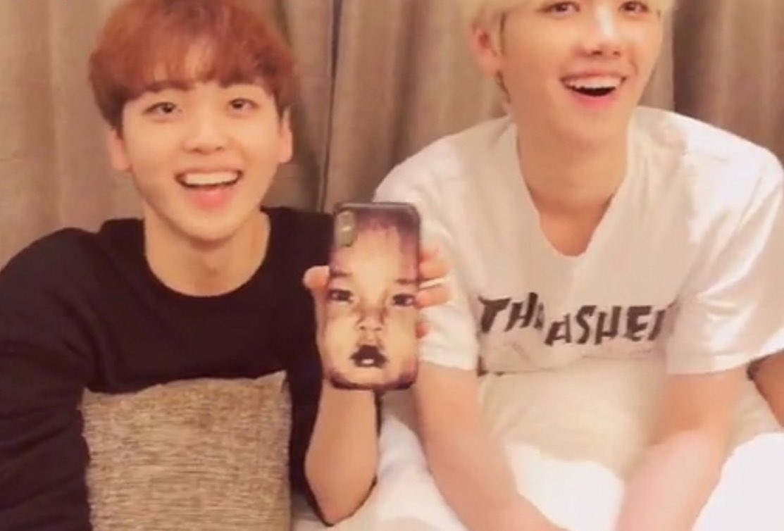 jsmtjyygyjbbjb's tweet photo. จะมีไอดอลคนไหนทำเคสรูปตัวเองตอนเด็กมาแจกเมมเบอร์อีก ถ้าไม่ใช่ฮันกยอล พี่ถามจริง 555555555555555555555555555 https://t.co/ydCwAISLNb