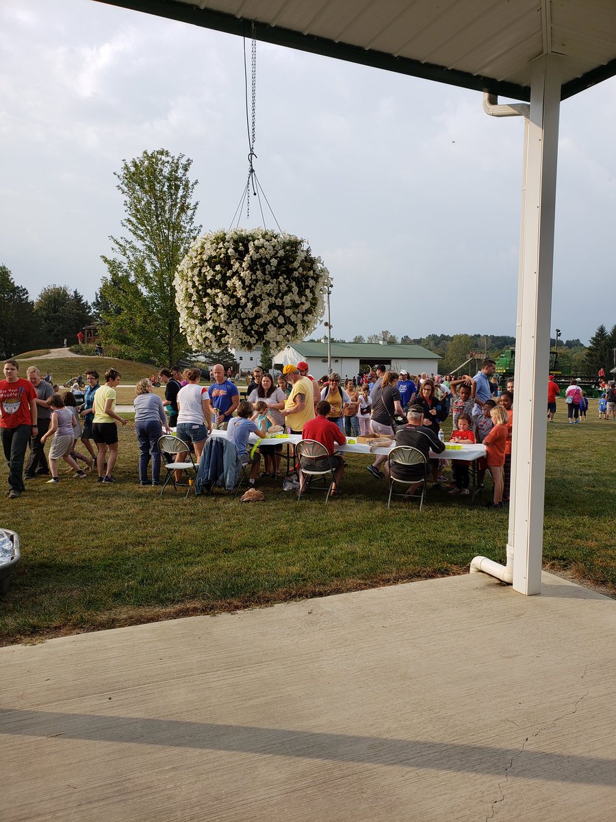 clprettyman's tweet photo. S/O to @leeds_farm for supporting the community!Great crowd as usual. https://t.co/1tXu5L654T