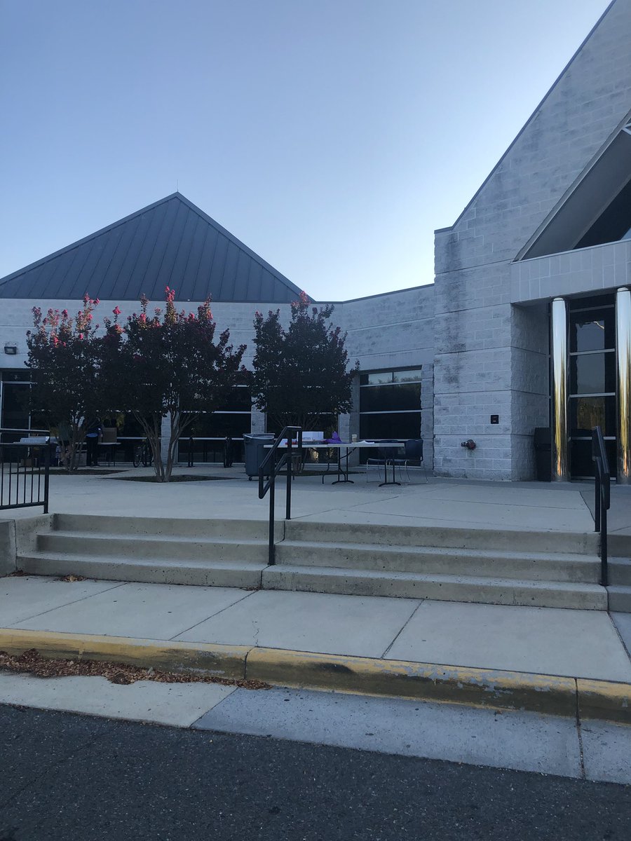 ThisIsMsKnight's tweet image. We’re getting set up for the first ever Centreville Community Resource Fair led by @sdhudspeth. What a great way to meet an unmet need and engage with students and families! Stay tuned for more to come! #CentrevilleCares #Communityresourcefair #communityoutreach @wearecvillecats