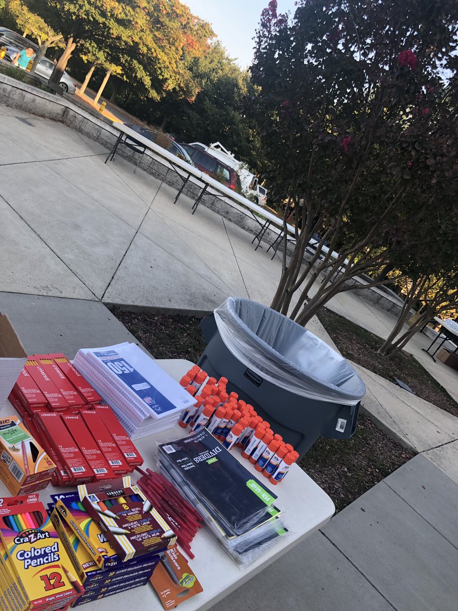 ThisIsMsKnight's tweet image. We’re getting set up for the first ever Centreville Community Resource Fair led by @sdhudspeth. What a great way to meet an unmet need and engage with students and families! Stay tuned for more to come! #CentrevilleCares #Communityresourcefair #communityoutreach @wearecvillecats