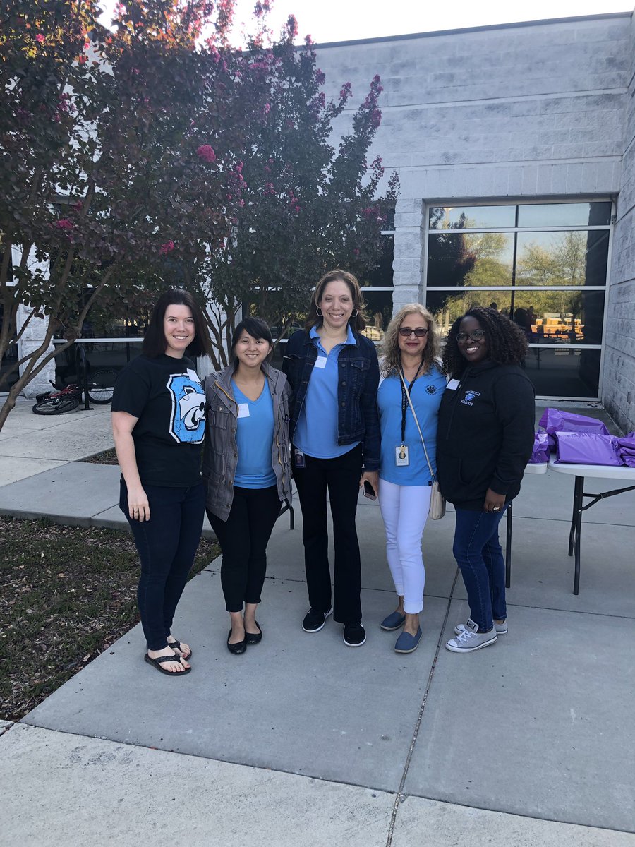 ThisIsMsKnight's tweet image. We’re getting set up for the first ever Centreville Community Resource Fair led by @sdhudspeth. What a great way to meet an unmet need and engage with students and families! Stay tuned for more to come! #CentrevilleCares #Communityresourcefair #communityoutreach @wearecvillecats