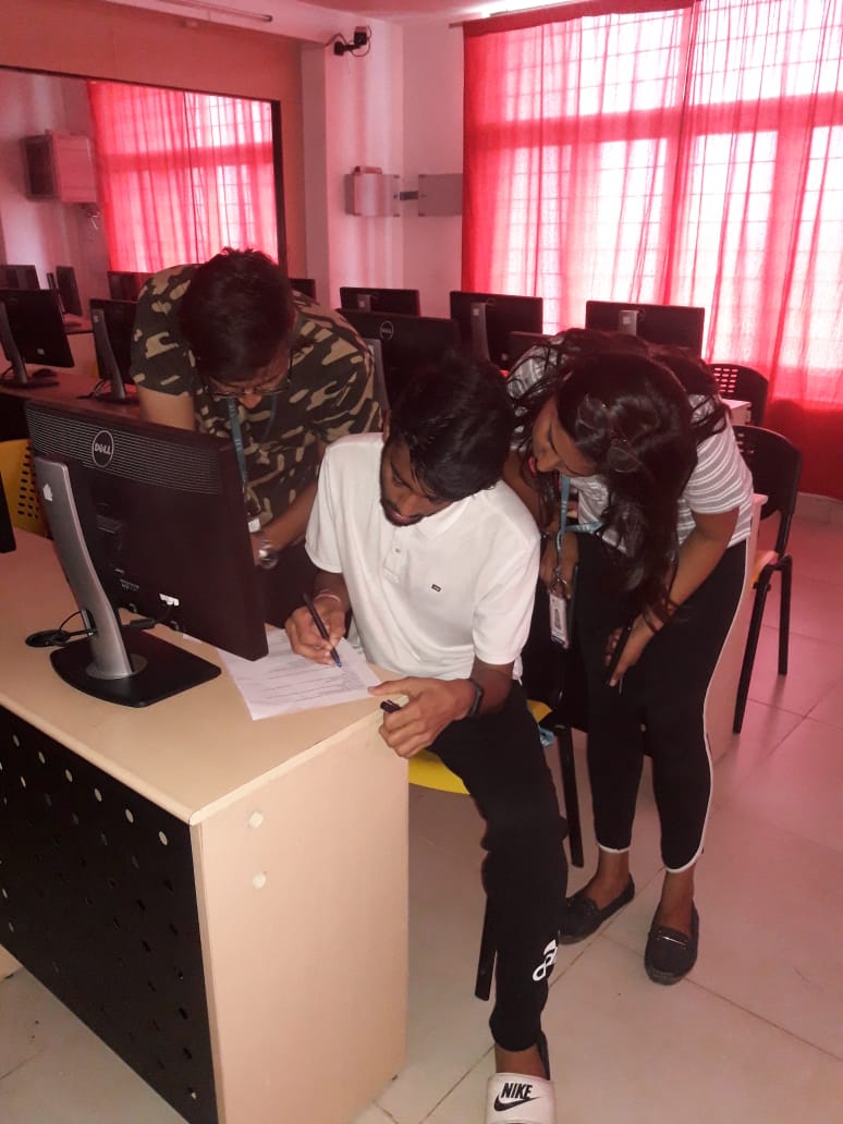 ChennaiVit's tweet photo. Unleashing their tech talents - VR games, Circuit Debugging, Clash Royale, Electrical Hunt and more to do👏 #technology #festive #Engineer @ChennaiVit #technoVIT https://t.co/7S8jaRyvHm