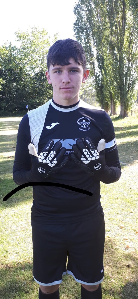 One of our #goalkeepers at Lee Harper Goalkeeping Academies 
Keelan proudly wearing his new BW Harps Negative cut Neoprene Body Giga grip #goalkeepergloves which helped him keep a #cleansheet
Today grab yours at lhgka.co.uk
#gk #goalkeeper #gkgloves <a href="/LeeHarperGK/">Lee Harper</a>