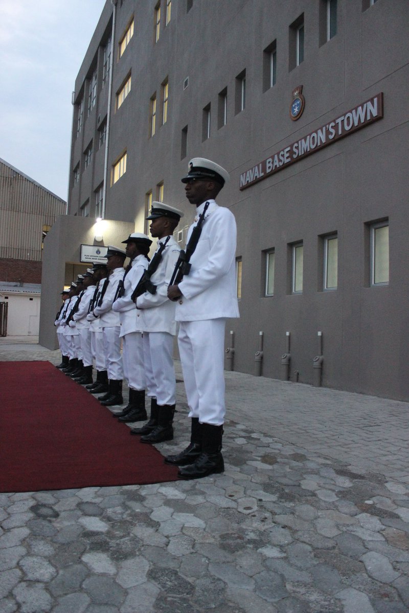 SANDF_ZA's tweet photo. The South African Navy celebrated 25 Years of Democracy over 19 β 20 September in Simonβs Town.
#sandf #sandf19 #SANavy_19 https://t.co/xWP0Ka37ib