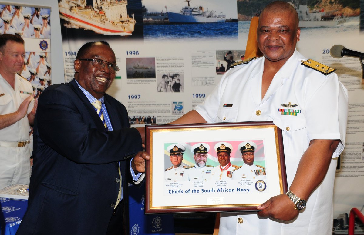 SANDF_ZA's tweet photo. The South African Navy celebrated 25 Years of Democracy over 19 β 20 September in Simonβs Town.
#sandf #sandf19 #SANavy_19 https://t.co/xWP0Ka37ib