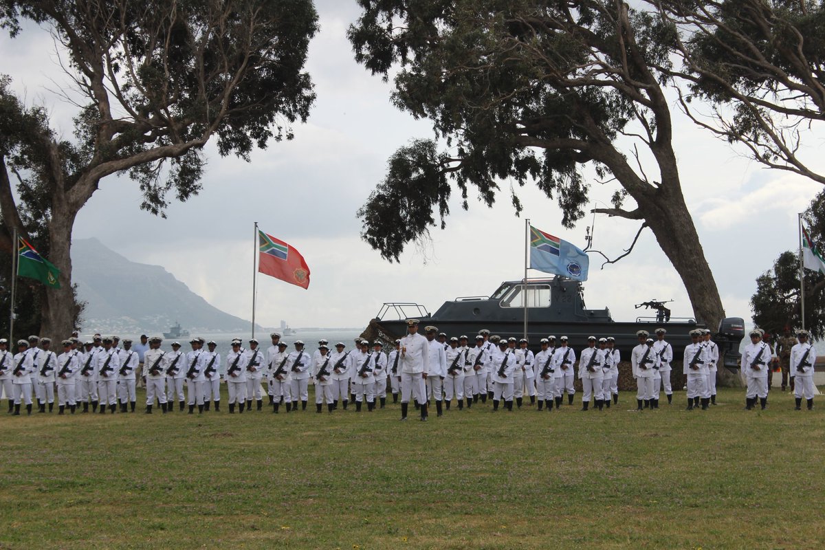 SANDF_ZA's tweet photo. The South African Navy celebrated 25 Years of Democracy over 19 β 20 September in Simonβs Town.
#sandf #sandf19 #SANavy_19 https://t.co/7KUJ7c3nBE