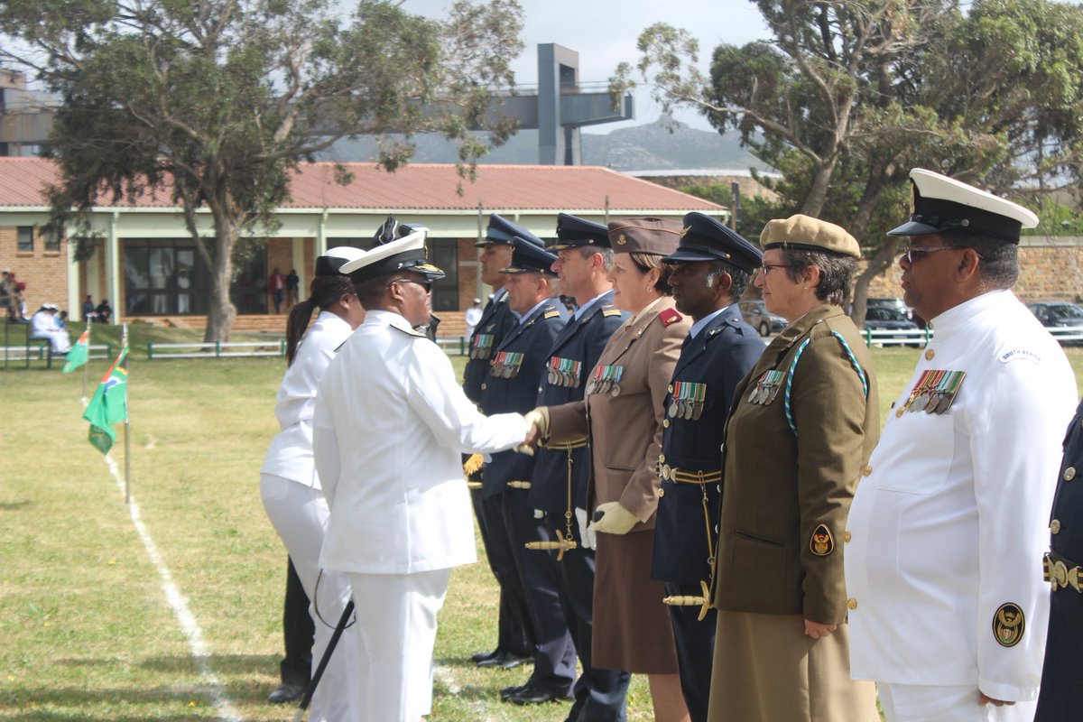 SANDF_ZA's tweet photo. The South African Navy celebrated 25 Years of Democracy over 19 β 20 September in Simonβs Town.
#sandf #sandf19 #SANavy_19 https://t.co/7KUJ7c3nBE