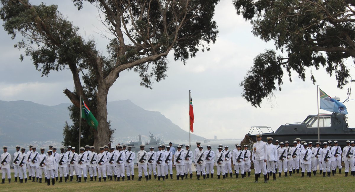 SANDF_ZA's tweet photo. The South African Navy celebrated 25 Years of Democracy over 19 β 20 September in Simonβs Town.
#sandf #sandf19 #SANavy_19 https://t.co/GdLtfnDgtL