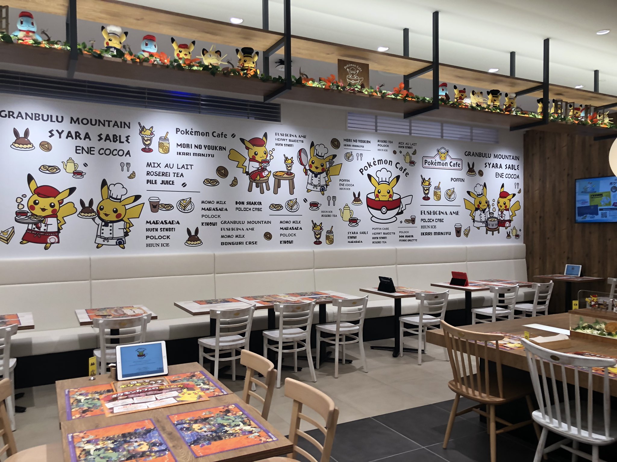えむえむ ポケモンカフェ大阪は 全体的にコンパクトな造りで 東京にあるようなポケモンのオブジェや記念撮影用のスペースはありませんでした T Co 6hhih1npv3 Twitter