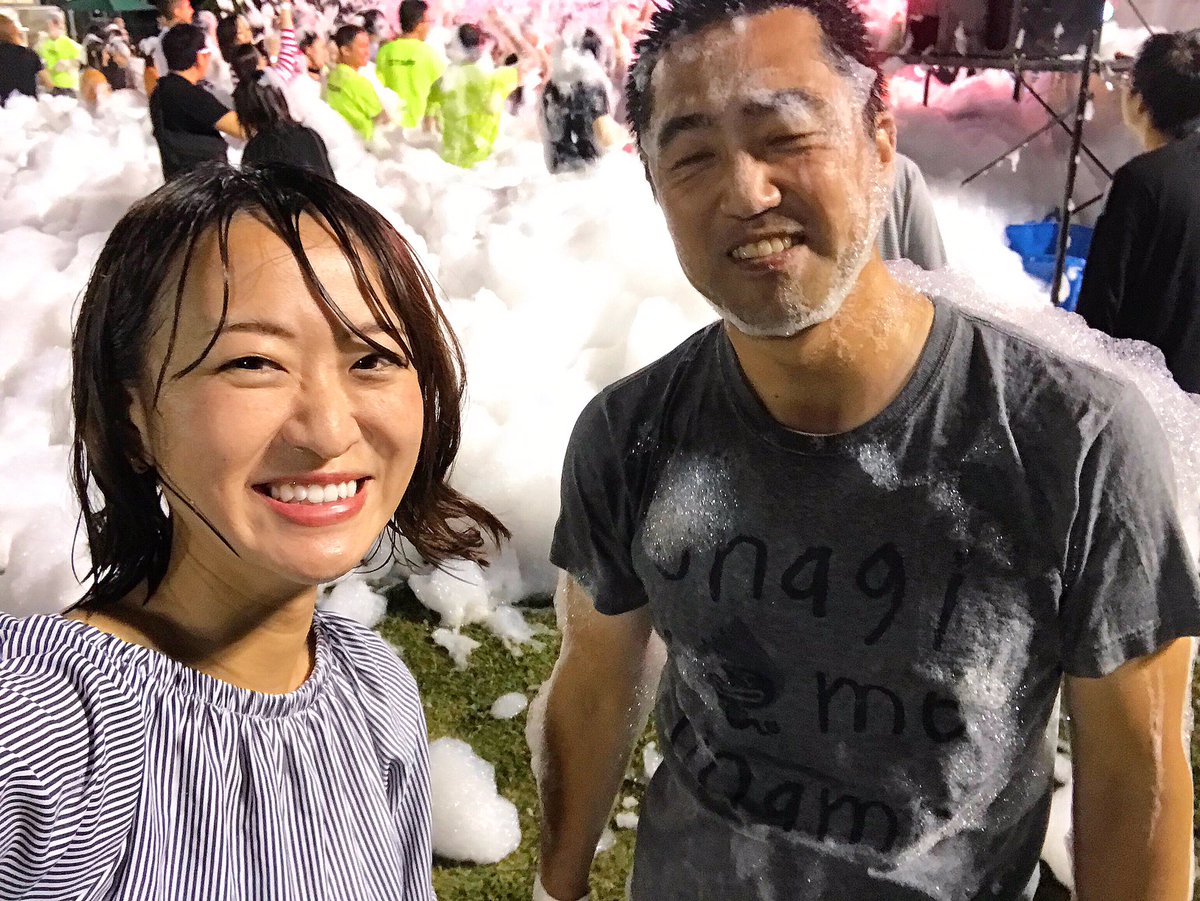 YuinaOkubo's tweet photo. 渚園の泡パーティーもギリギリ間に合った🥳🍠
たまにはドロドロベタベタになってはしゃぐのもいいよね〜〜！執事えらいことになってる🤣うなももばっちかった🤣🤣

こっちの泡もいいけど、やっぱビールの泡の方が私は好みかな🤤🍺 https://t.co/uCpCbuloAn