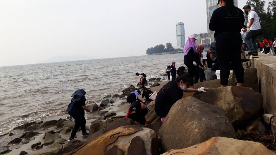 kinabaluarmy's tweet photo. [Event Pictures]
#BeachCleanupProjectKK https://t.co/X04SQzhfKG