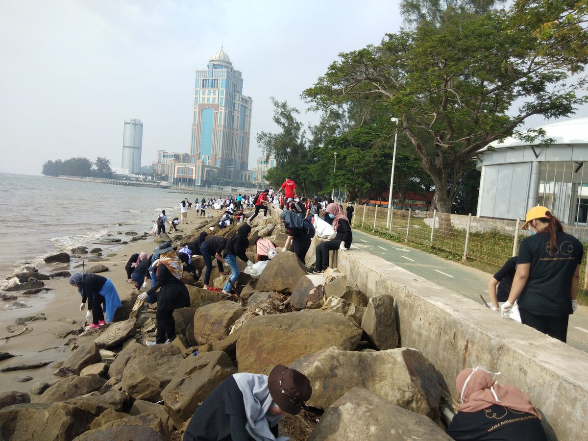 kinabaluarmy's tweet photo. [Event Pictures]
#BeachCleanupProjectKK https://t.co/X04SQzhfKG