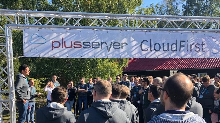 PlusServer's tweet photo. #TeamPlusServer in Holland bei strahlendem Sonnenschein ๐ #cloudfirst https://t.co/9zWdnejeAo