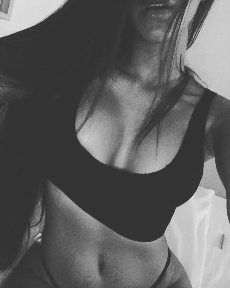 Caroloka6's tweet photo. Preguiça!!!!!!

#sugarbaby #novinha #gp #acompanhantegostosa #boobs #peituda #gostosa #moneyslavebr https://t.co/Nhctsxi5z9