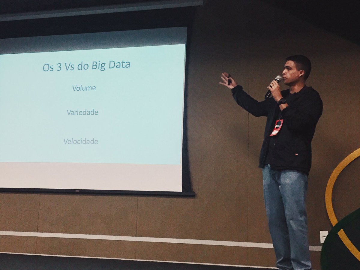 anyssaferreira's tweet photo. Palestra do @ljtfreitas sobre Big Data, muito boa! #abcdev2019 #abcdev https://t.co/d9wLXcGCyy