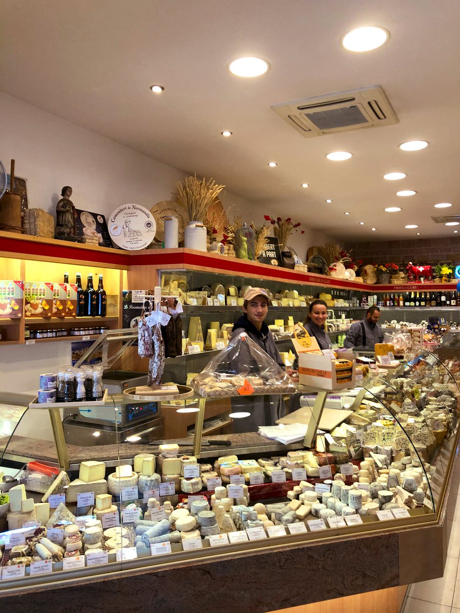 Nouveau terrain de jeu et nouveaux partenaires à la Fromagerie Boursault ! Bon courage à <a href="/FranceRugby/">France Rugby</a> pour la <a href="/rugbyworldcup/">Rugby World Cup</a>. Nous portons haut les couleurs de la France 🇫🇷 <a href="/Fromagers/">Fromagers de France</a>