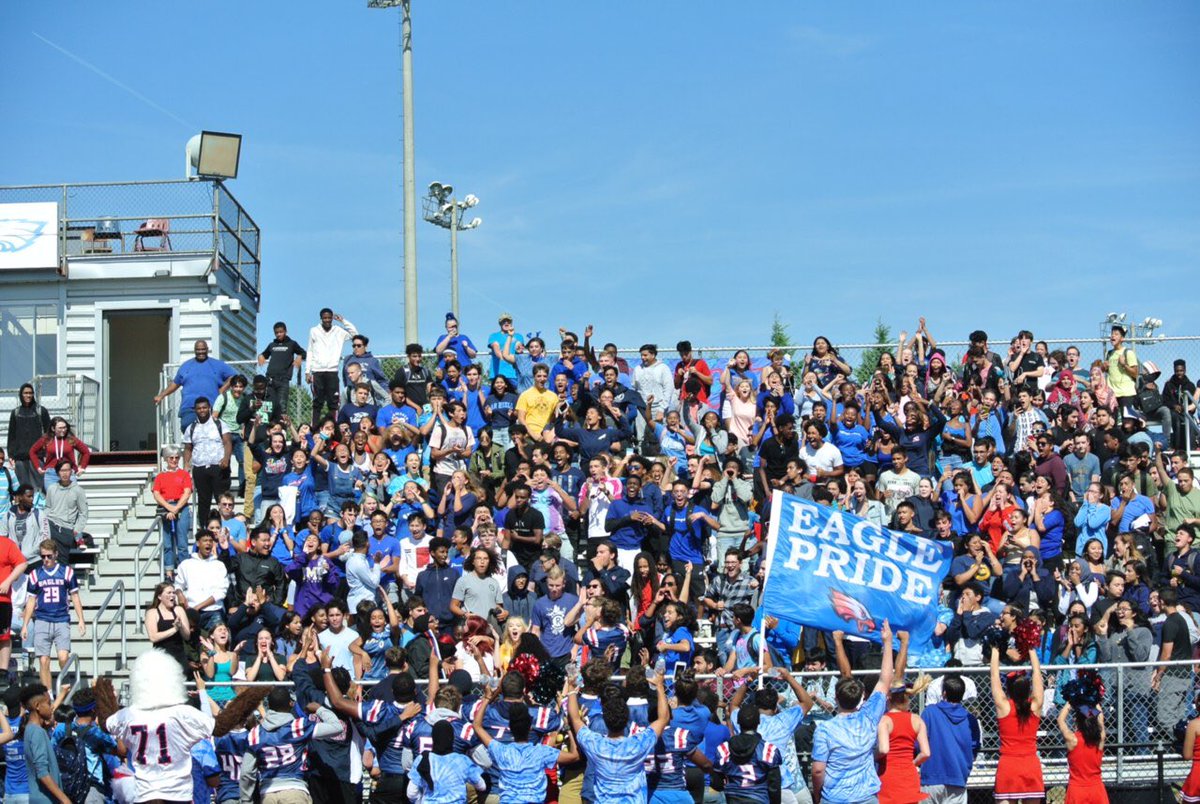 This is what a class of winners looks like! Congrats Juniors on winning the Homecoming Spirit Championships🎉 Have fun at the dance tonight, we deserve it. 🦅 #StaySafe #GetHype
