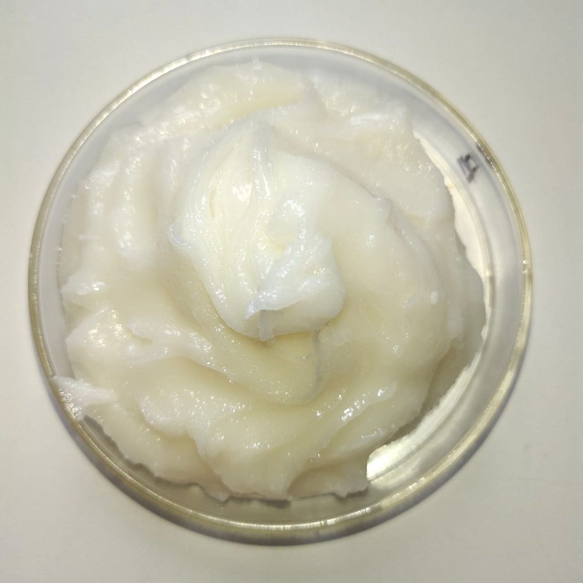 SarointI's tweet photo. Natural shea butter contains vitamins A and E, which are the main factors responsible for the moisturizing effect shea butter has on the skin.

#sheabutter #supplier #chennai #india #exporter #cosmetics #turkey #skincare #haircare #supplier https://t.co/TkGrAzH220