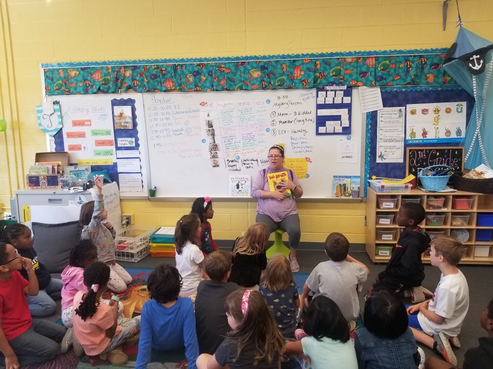 hunter_pta's tweet photo. Days are BRIGHTER when you have mystery readers visit your class....grateful for parent volunteers like Mrs Woodward for reading to a 2nd grade class! #hunterpta #welovevolunteers @hunter_pta @HunterPrincipal https://t.co/VbDtda6Mmj