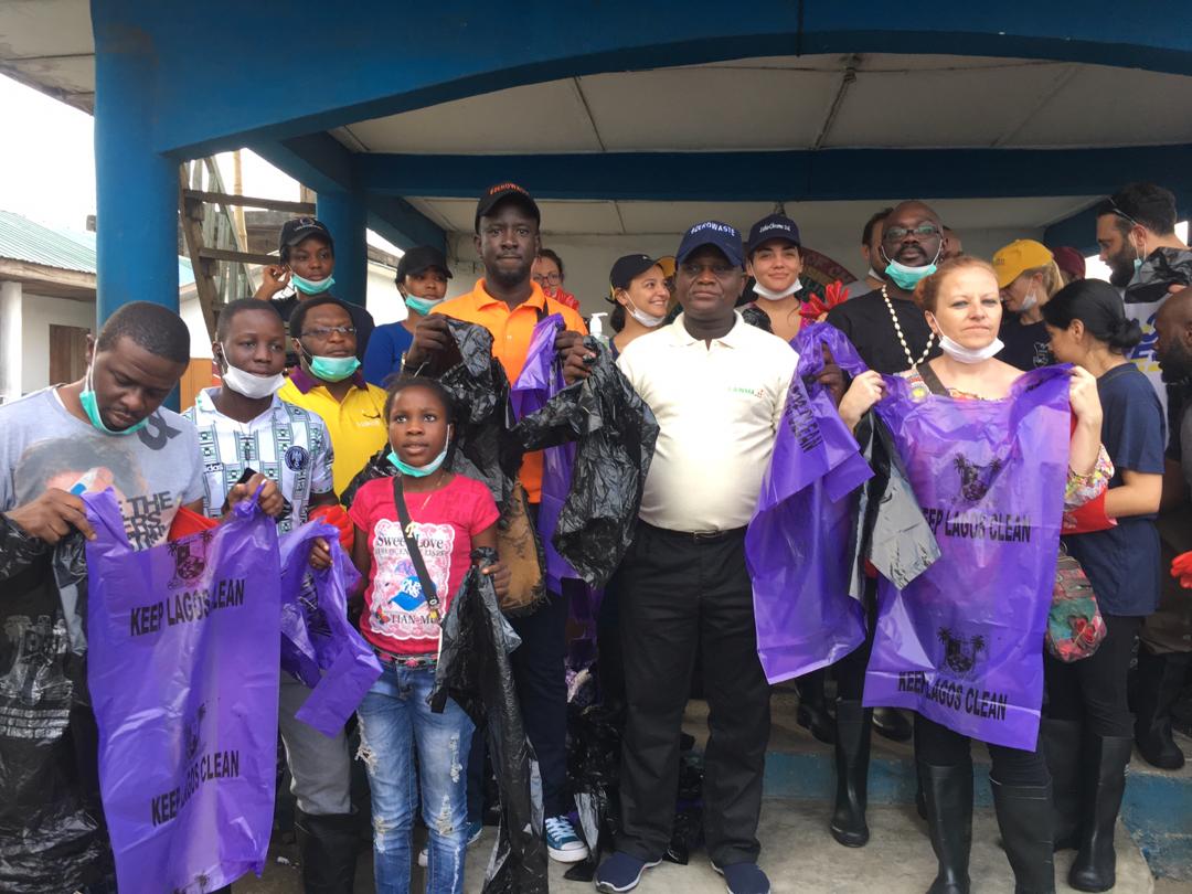 Lawma_gov's tweet photo. Today's World Cleanup Day provided a veritable platform for us to engage various stakeholders to promote cleanliness and environmental awareness in the state.

#WorldCleanupDay
#BlueBox
#KeepLagosClean https://t.co/VdZ79agiTm